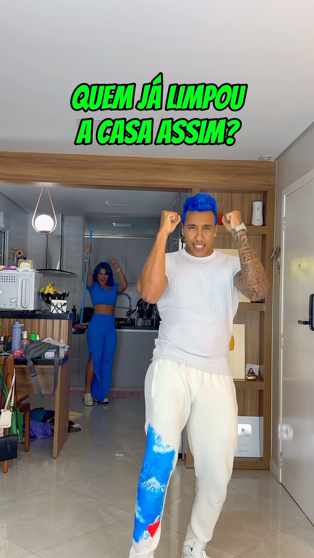 Só quem ama dançar vai comentar “EUUU”. @mayca.brasil #dance #dancer #funnymemes #apollosant #short
